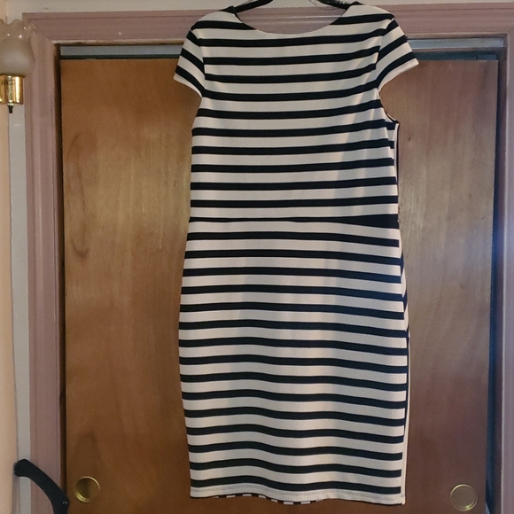 STUDIO Short sleeve navy blue &white  dress - Picture 4 of 6